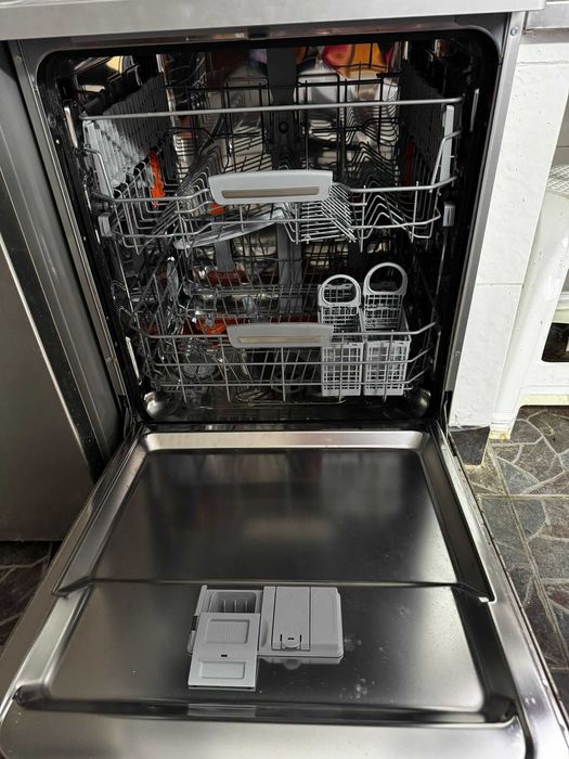 Máquina de Lavar Loiça Hotpoint – 14 Conjuntos | Inox 60 cm