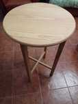 Mesa de Camilha pequena em Pinho, praticamente nova