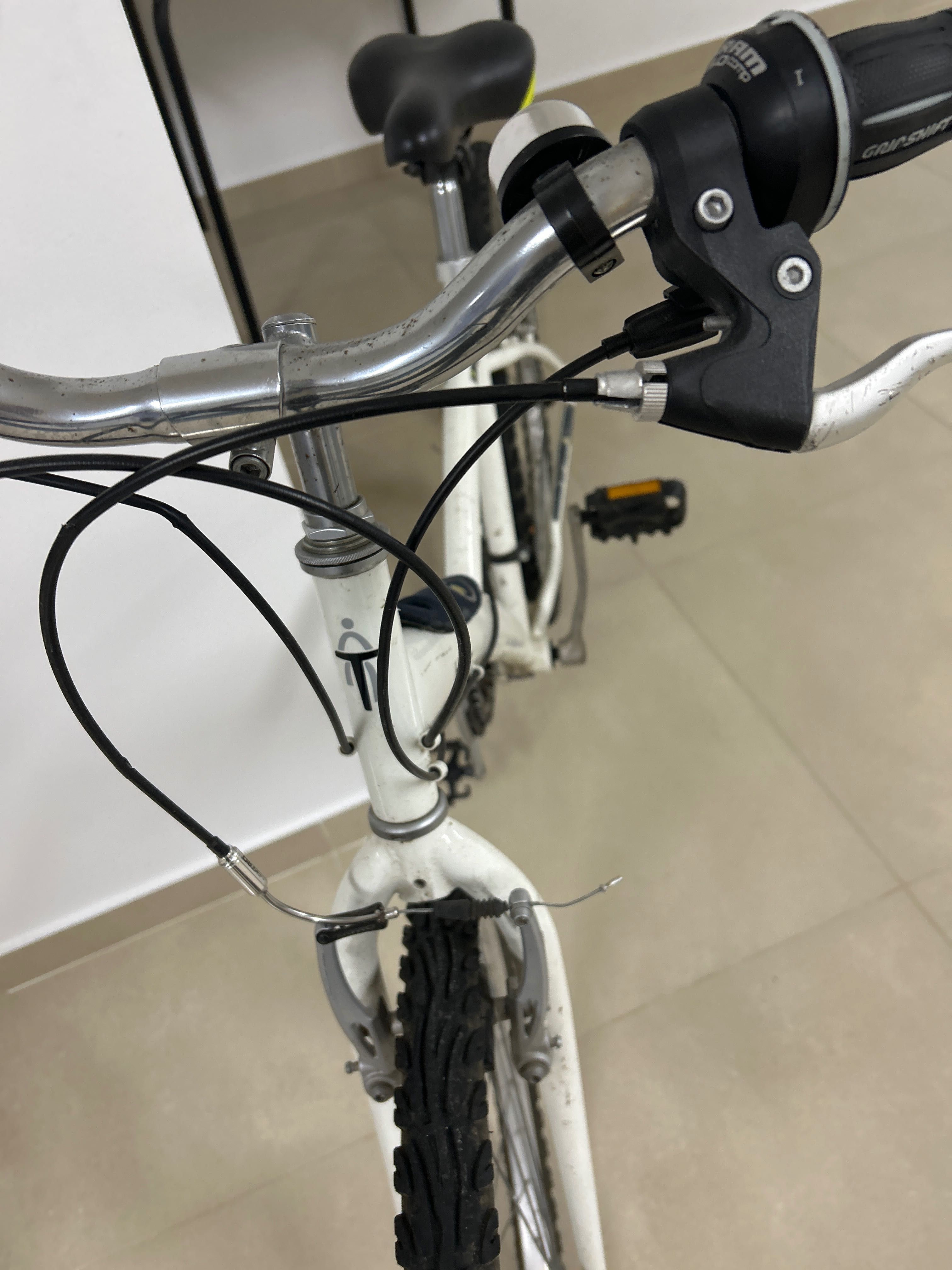 Bicicleta Júnior/adulto em branco.