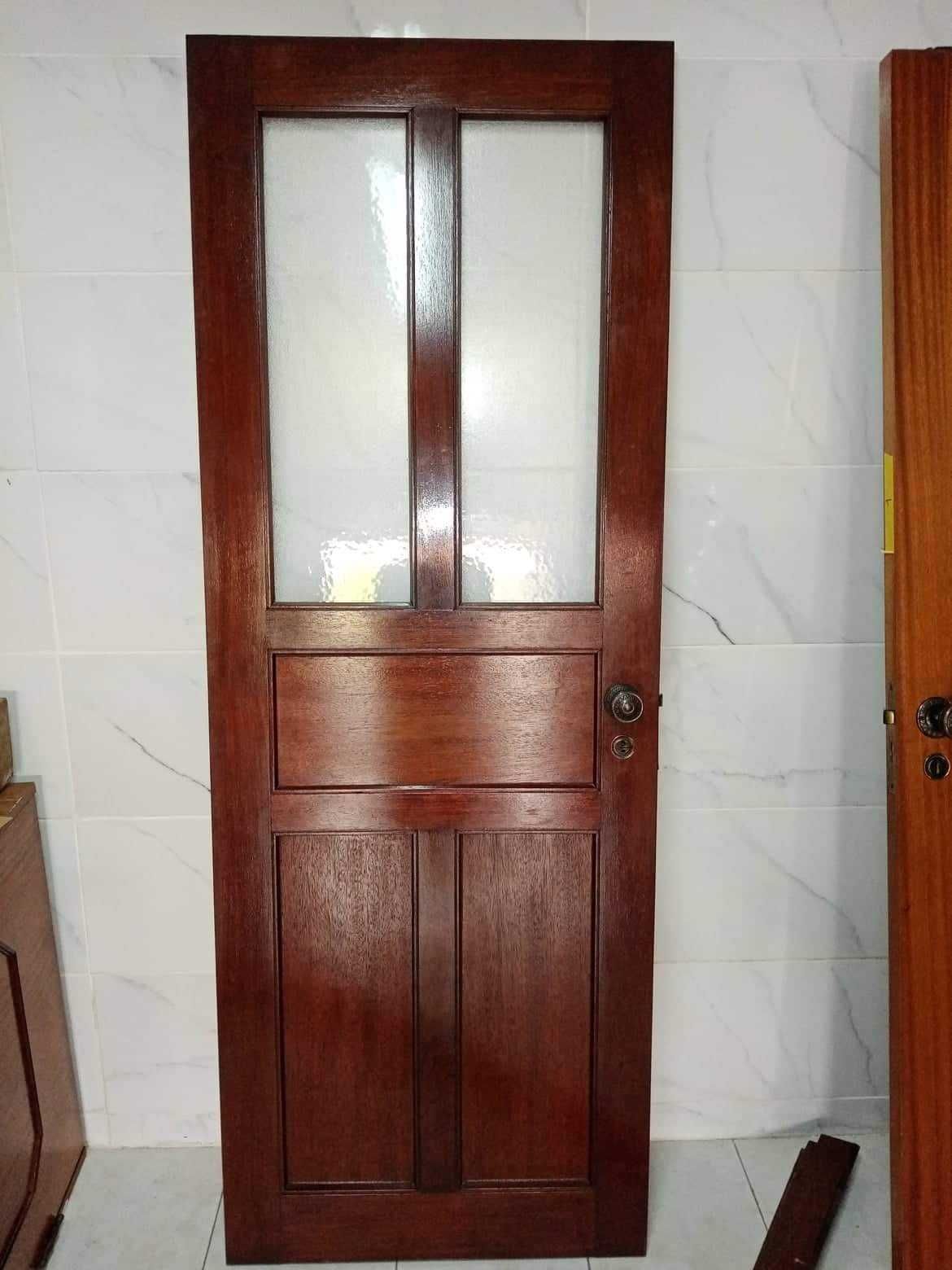 Portas de interior em mogno
