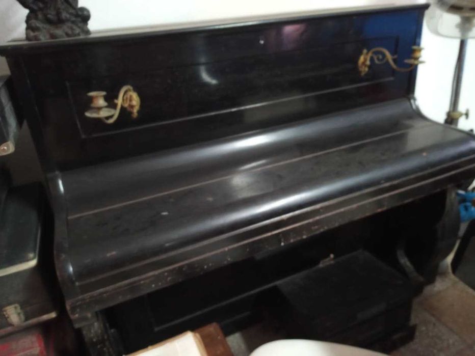 Piano Vertical antigo