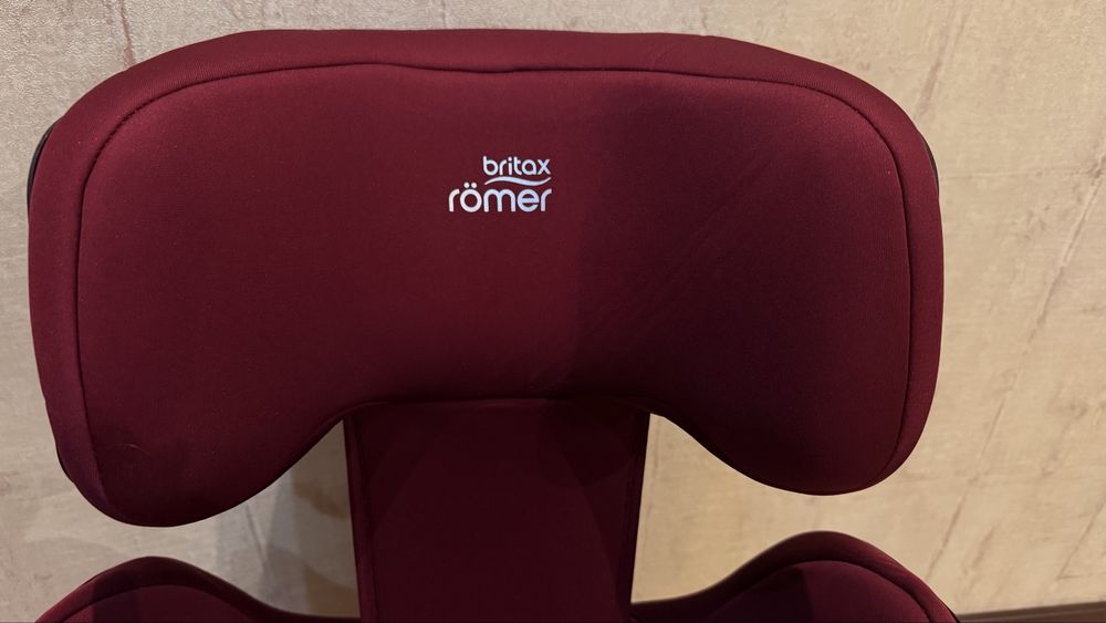 Дитяче автокрісло Britax Römer Kidfix M i-Size (15–36 кг), бордовий