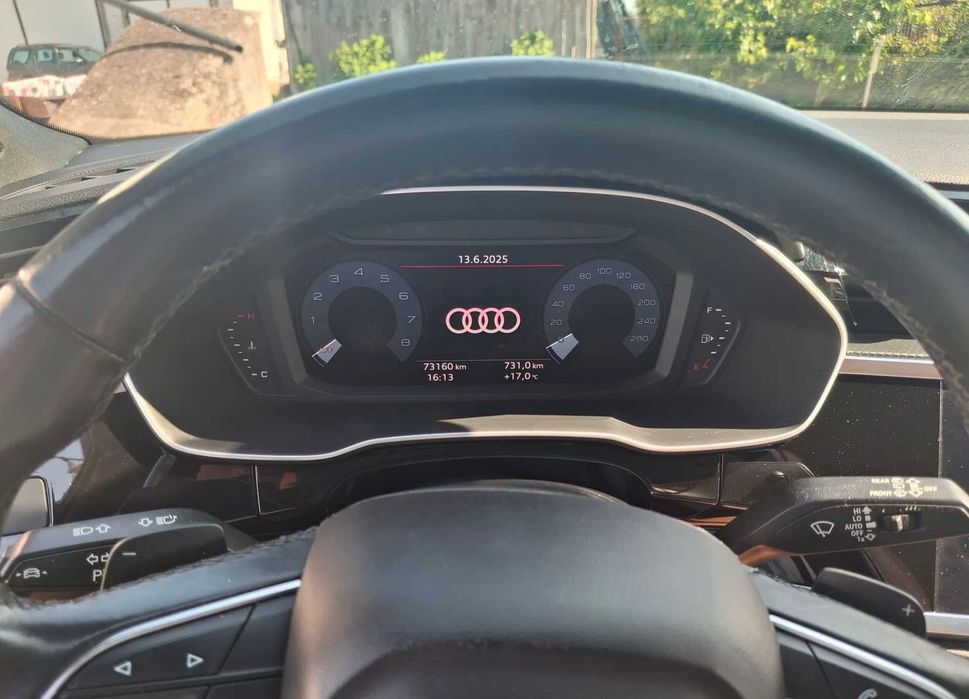 Audi Q3 Premium Plus 2021 року