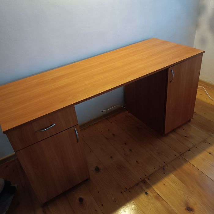 Duże biurko w bardzo dobrym stanie