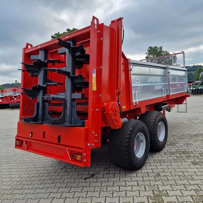 Rozrzutnik Roltrans 8 t, napęd hydrauliczny, 2 wałki pionowe
