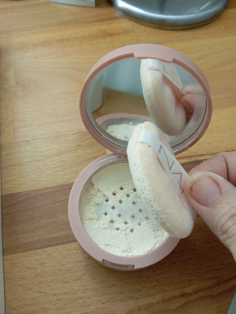 Transparentny puder do twarzy Nam
