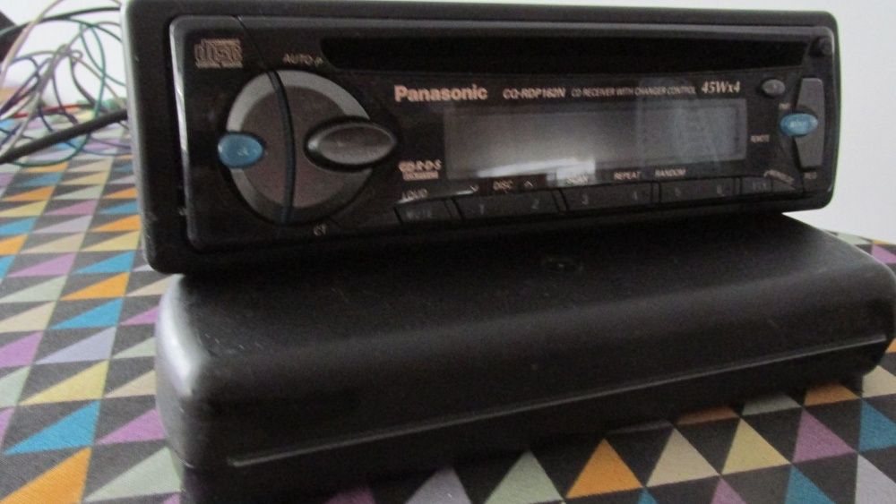 Radio samochodowe Panasonic model CQ-RDP162N