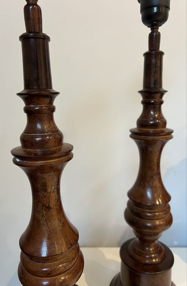 Para klasycznych podstaw lamp stołowych