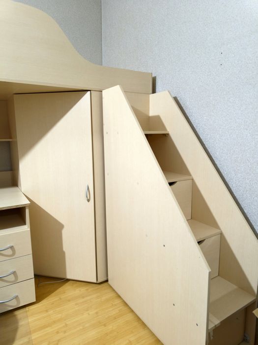 Кровать чердак стенка.