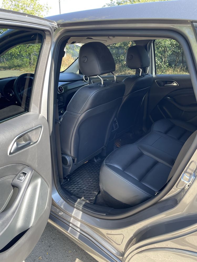 Продам Mercedec b250e