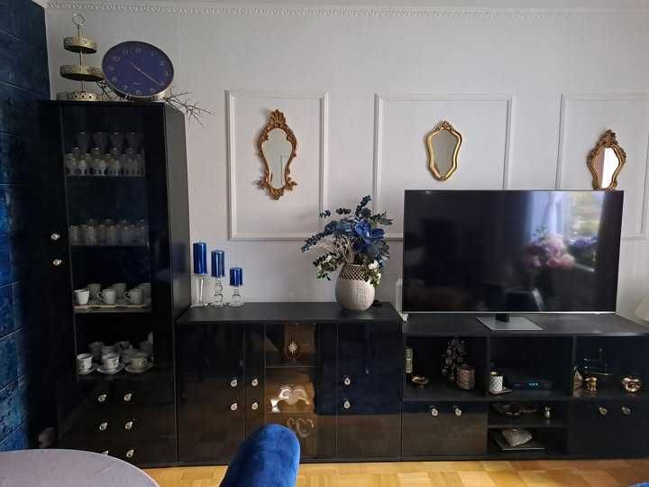 Sprzedam meblościankę . długość 324 cm