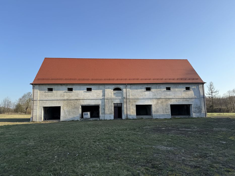 Sprzedam nieruchomość dworek w parku ze stawem