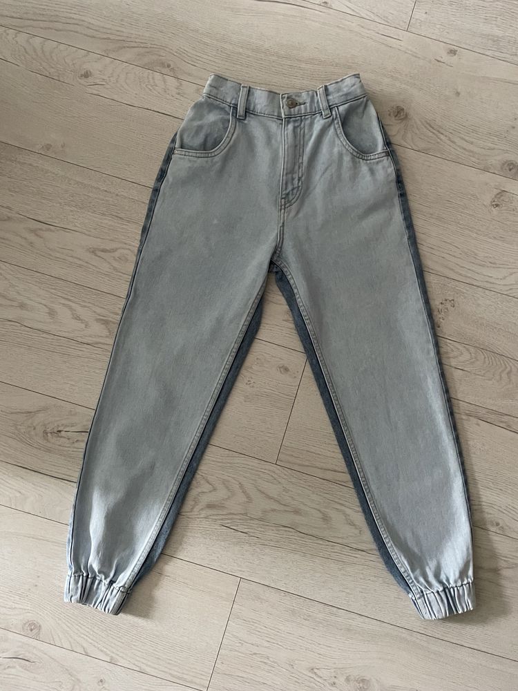 Bawełniane dwukolorowe spodnie jeansy jogger wysoki stan Sinsay xxs