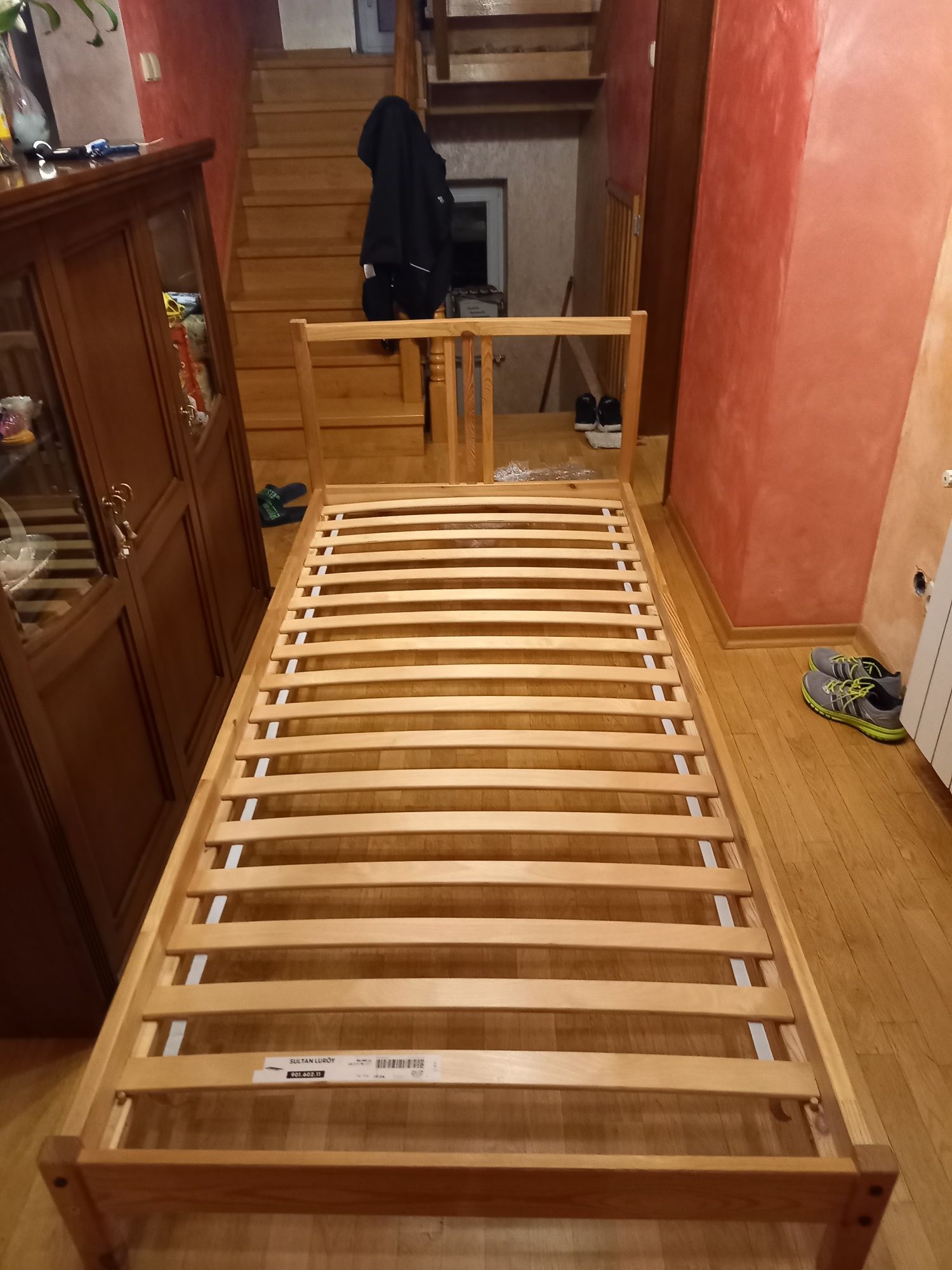Łóżko drewniane IKEA 90 x200 cm (rama + stelaż+ materac]