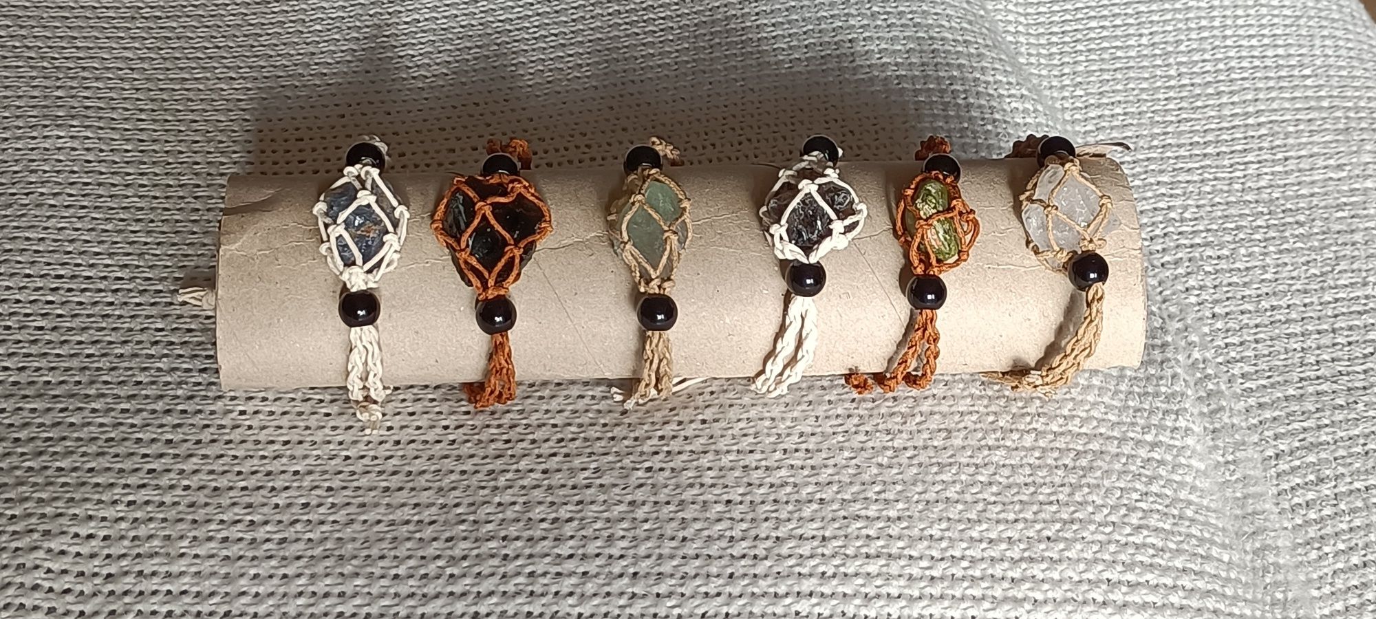 Pulseiras com pedras naturais