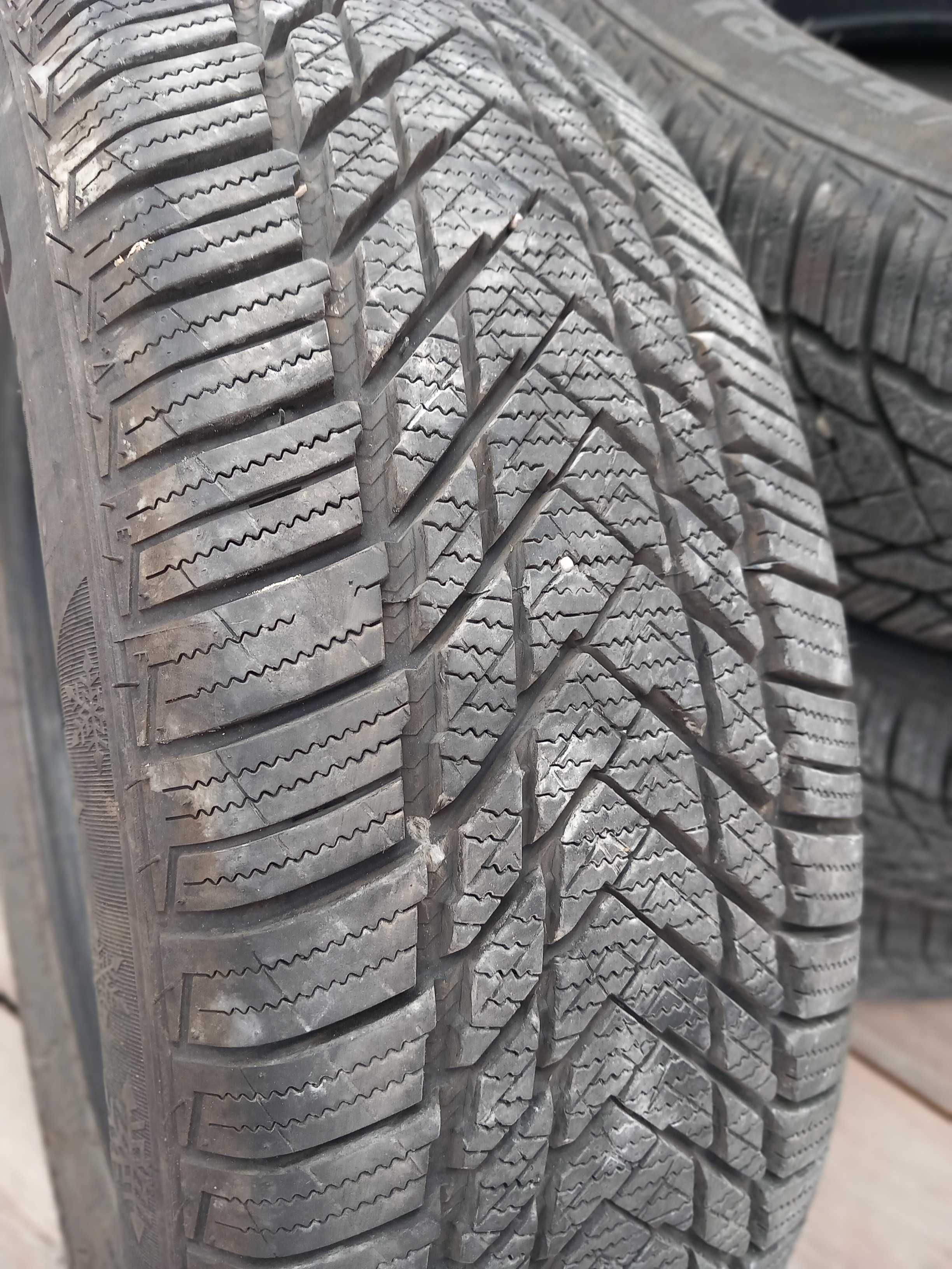 Opony zimowe Compasal WinterBlazer HP 185/R65 15