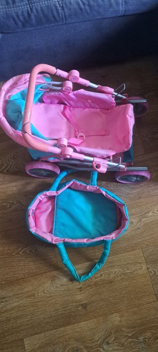 Каляска для ляльок