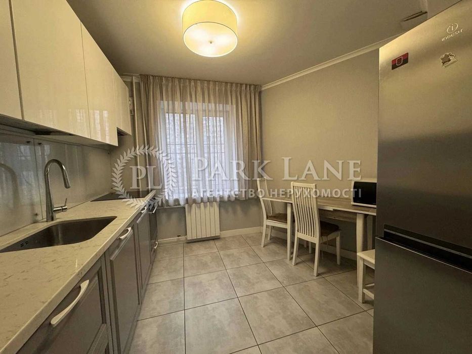 Оболонь Продаж 1к квартири з ремонтом 40 кв м Лук’яненка Левка 13а