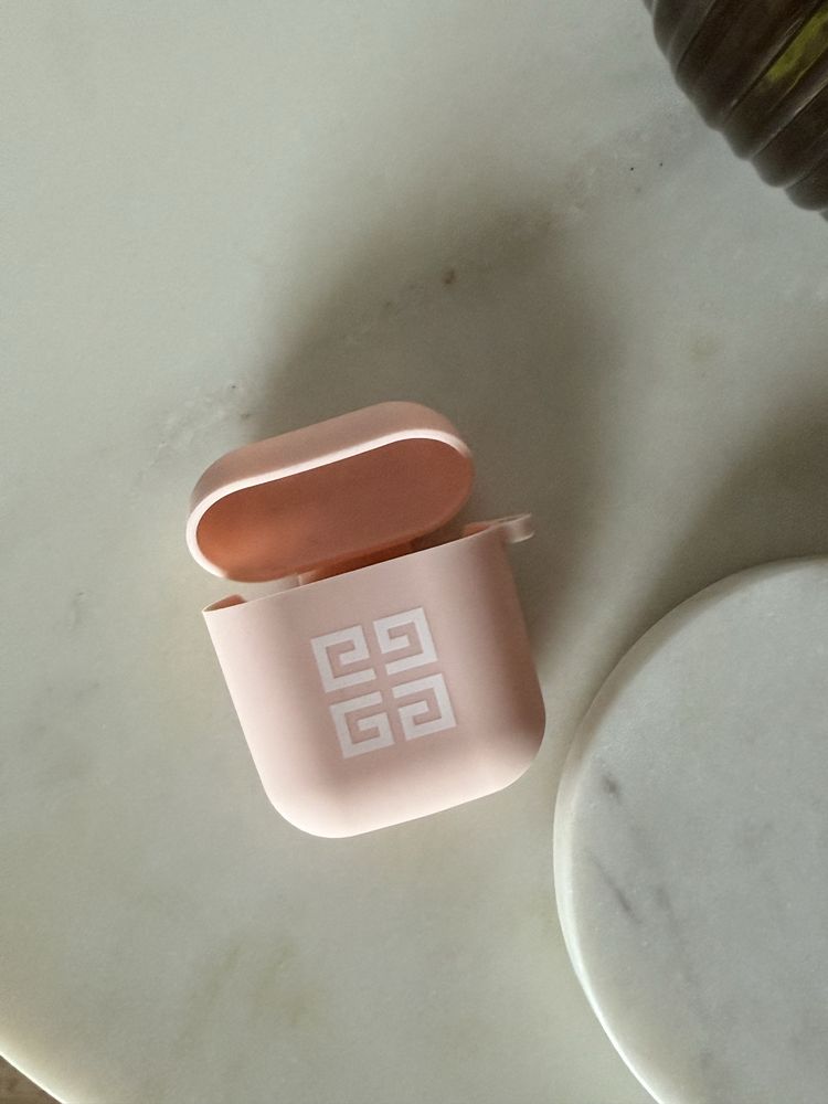 Чохол на airpods givenchy
