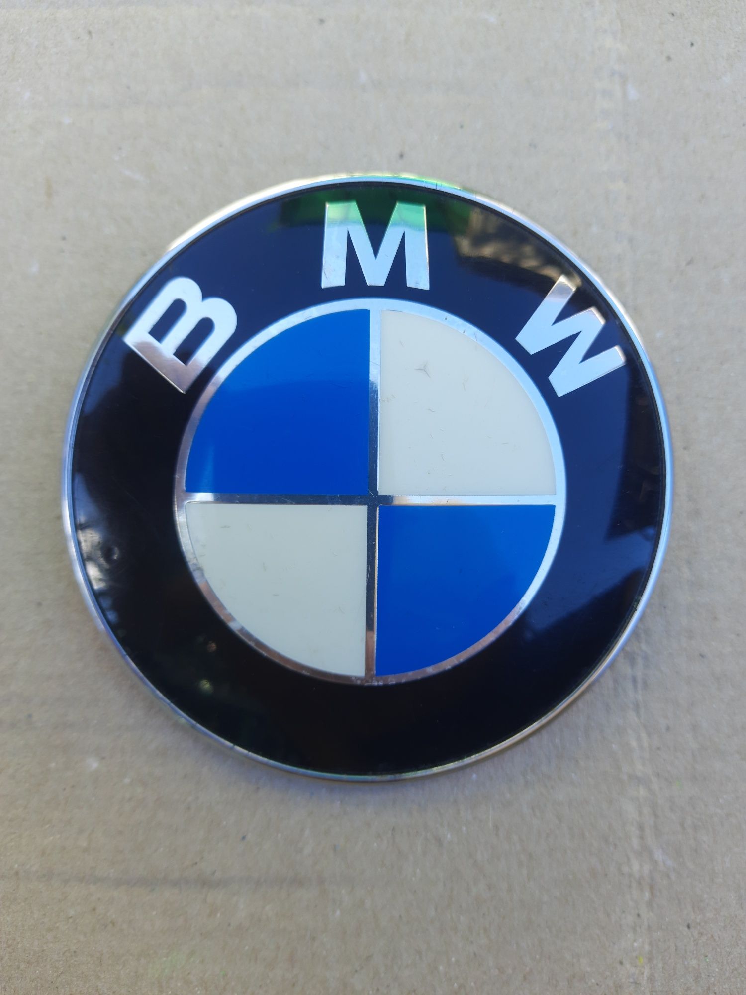 Эмблема оригинал BMW в идеальном состоянии