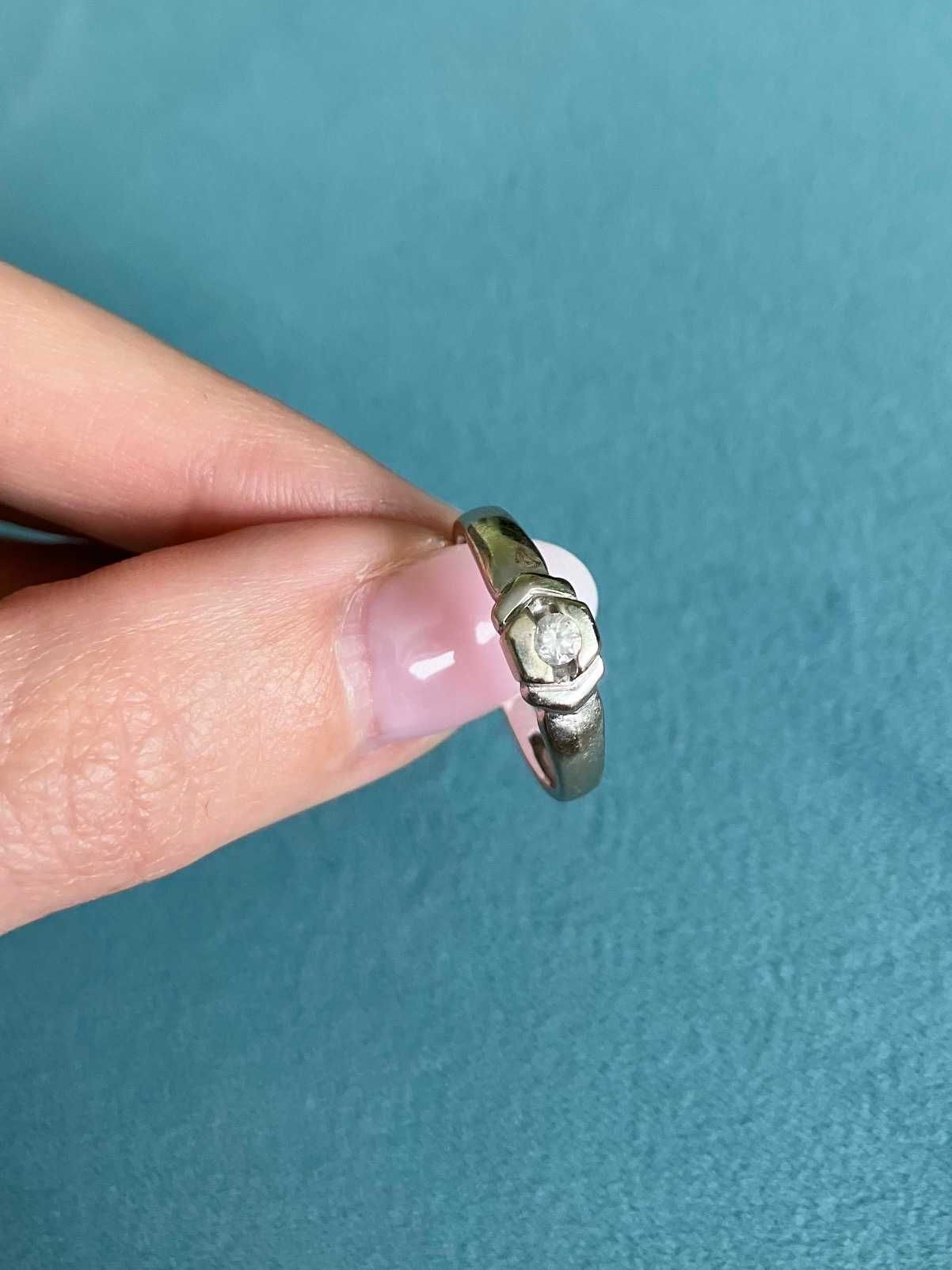 Piękny złoty pierścionek z diamentem białe złoto 18K diament