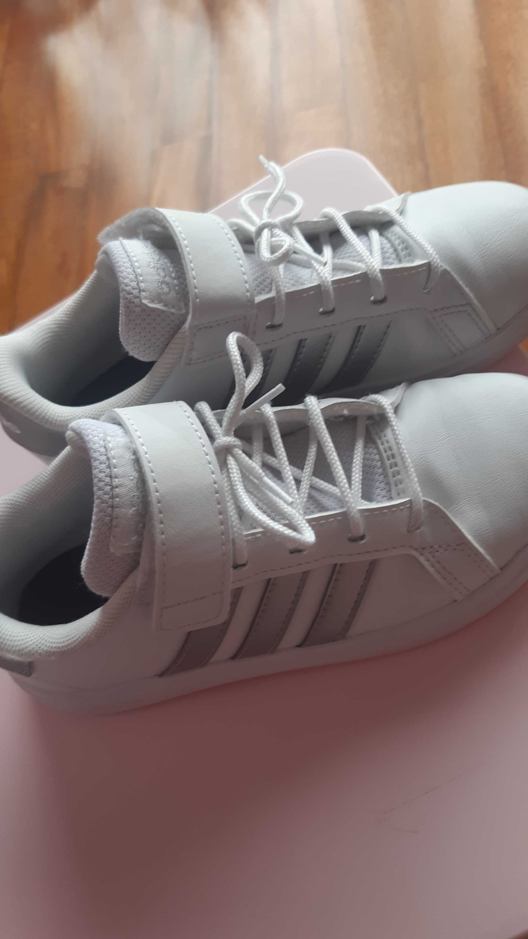 Sapatilhas menina Adidas tamanho 29