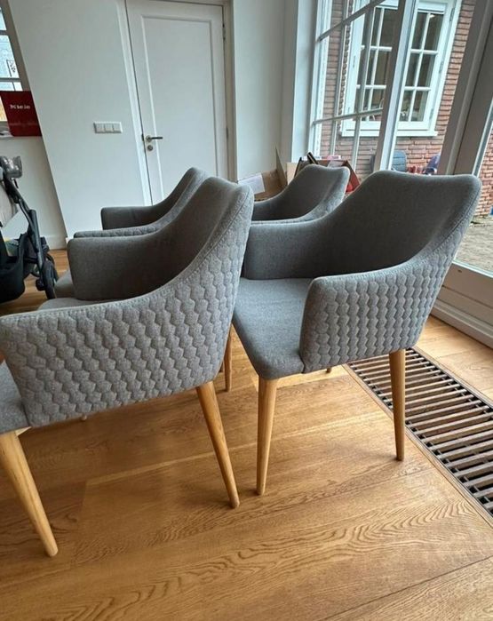 4 szare krzesla do jadalni