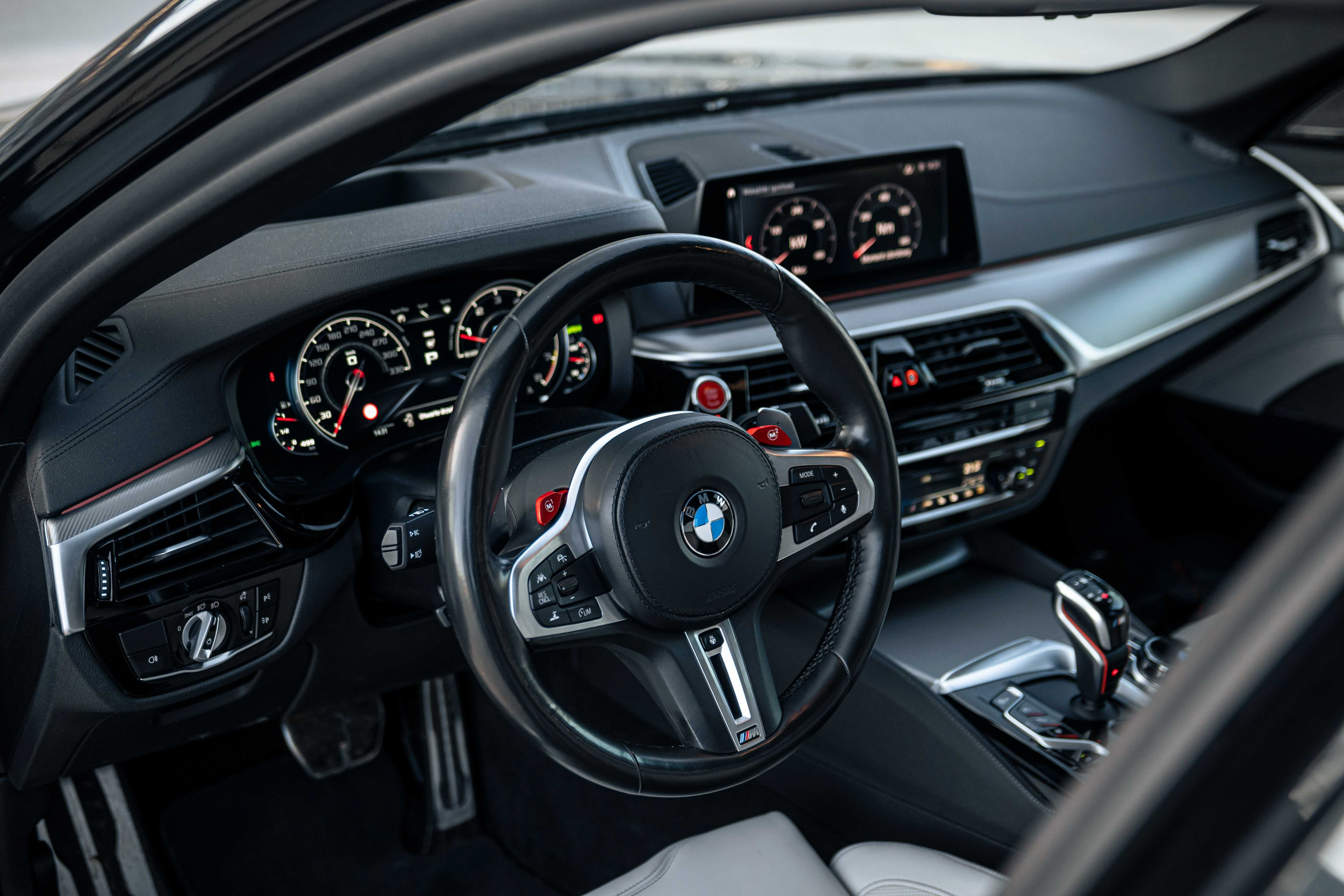 Wynajem BMW M5 Competition, Audi RS3 2023, GOLF 7.5R, A45s AMG, M3/M2