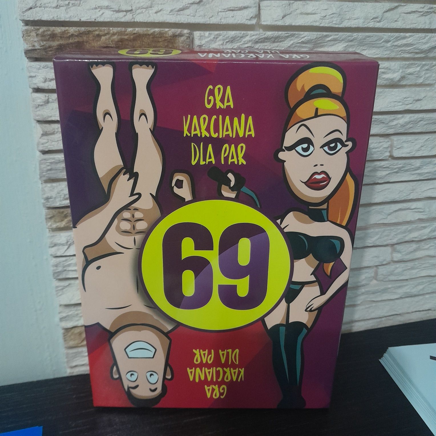 Gra karciana dla par "69"