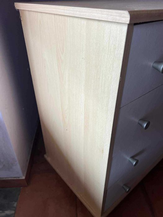 Cómoda com 8 gavetas