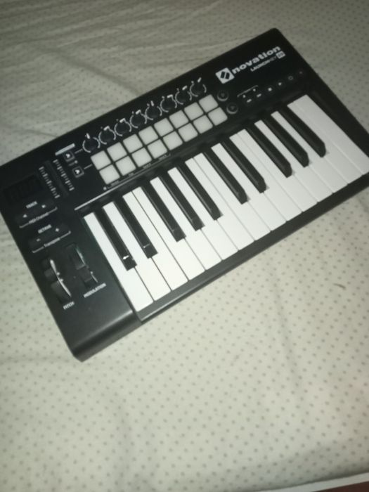 Novation Launchkey 25 MK3