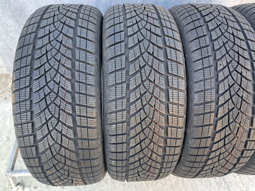 Резина зимова, НОВА, 245/45 R21 Good Year Ultra Grip Performance SUV