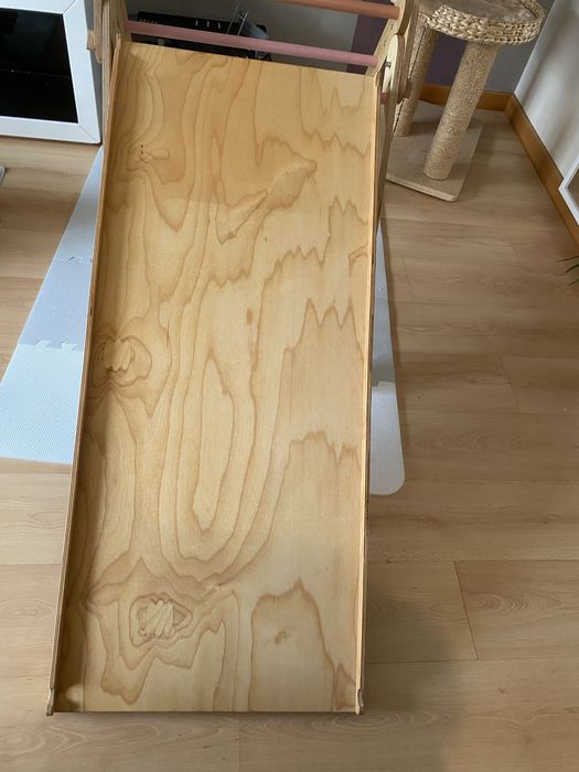 Triângulo de Pikler + escorrega/acessório de escalada