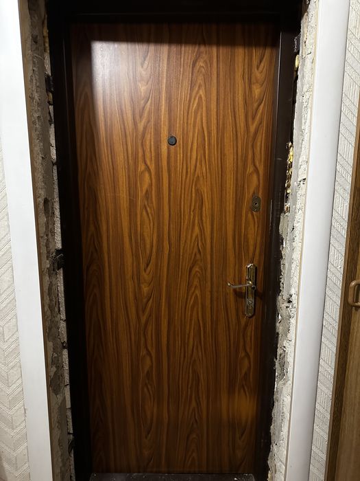 Продам вхідні двері