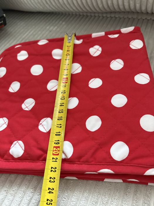 elektryczny podgrzewacz do talerzy marki Delta Kitchen.