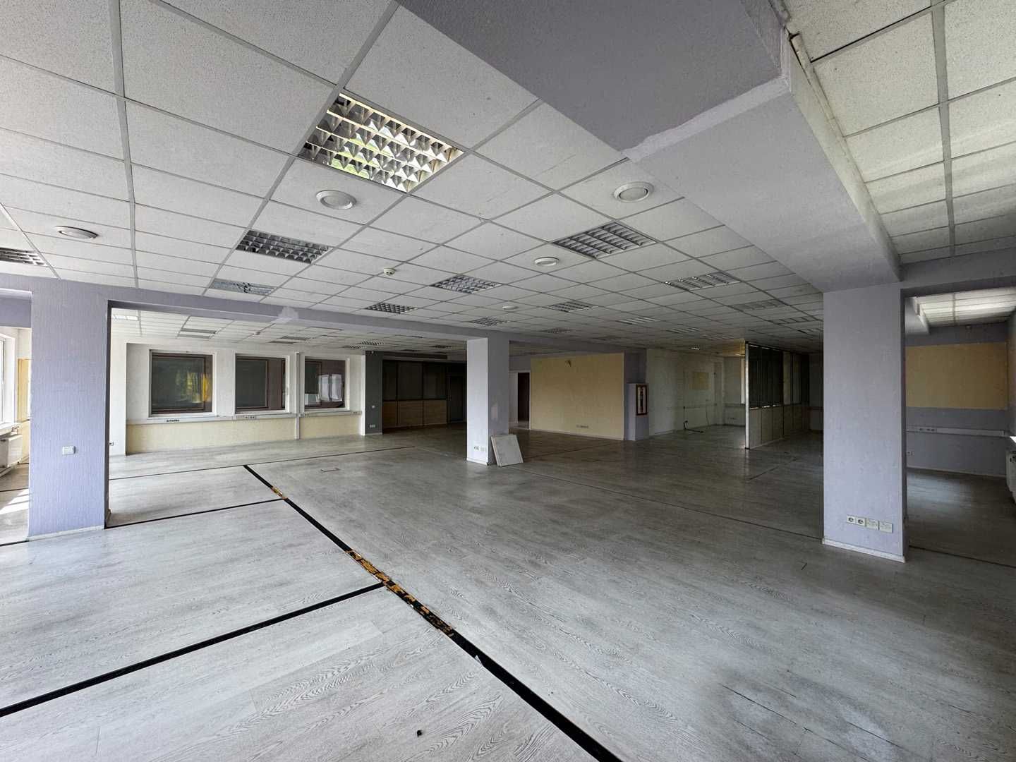 Оренда офісу 293 м² Форум Термінал Столичне шосе, 100