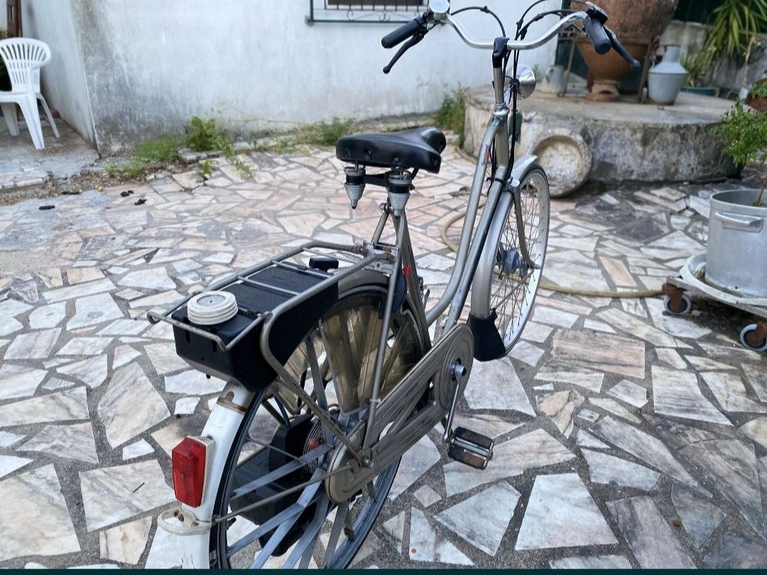 Bicicleta sparta com motor a gasolina de origem