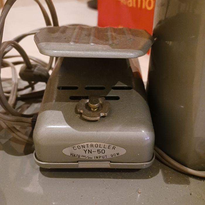 Máquina de costura Corona