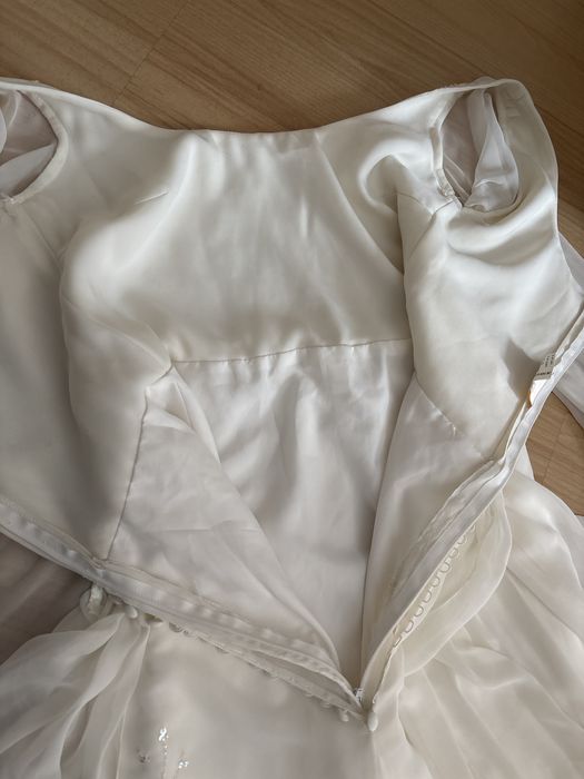 Kremowa sukienka ślubna