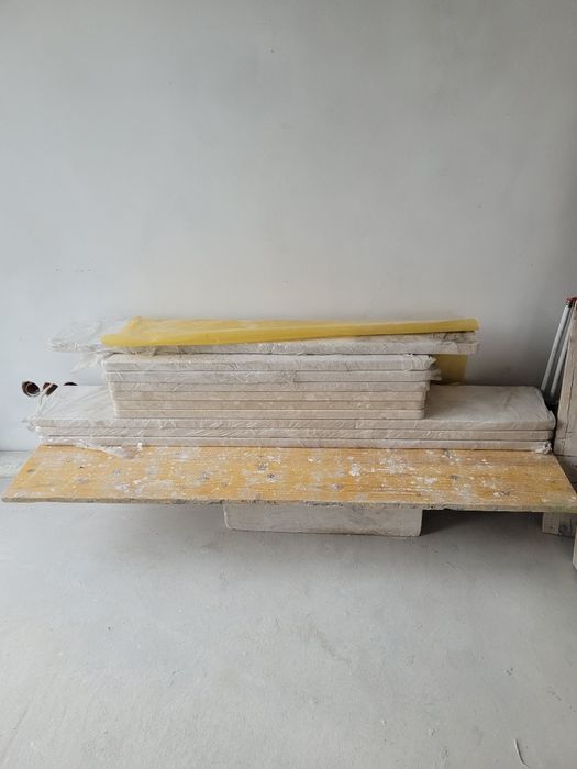 Parapety wewnętrzne z marmuru