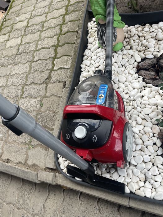 Продам отличный пылесос .Philips