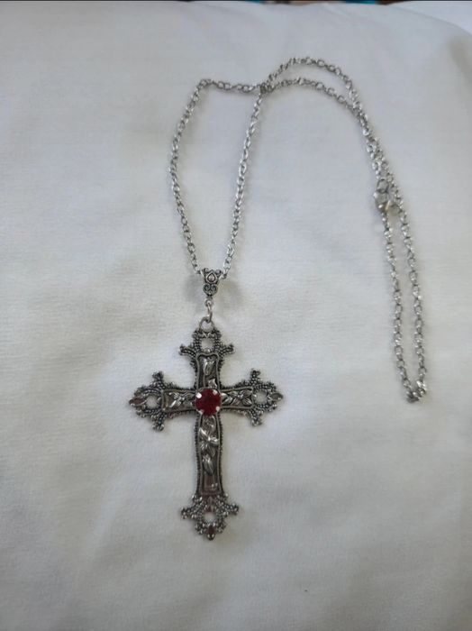 Srebrny naszyjnik z krzyżem krzyż medalion alternative vintage gothic