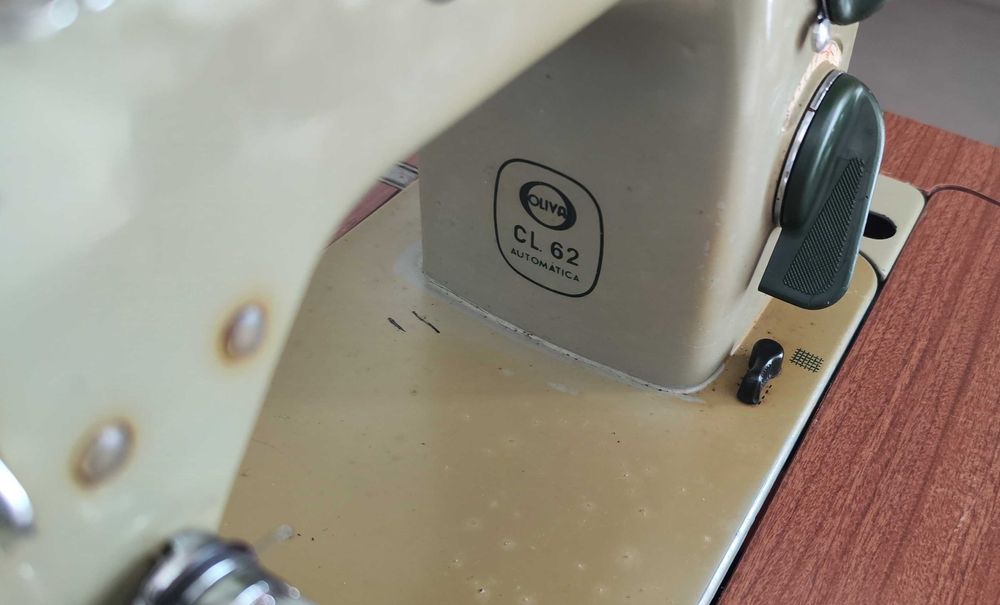 Máquina de costura Oliva modelo Cl 62