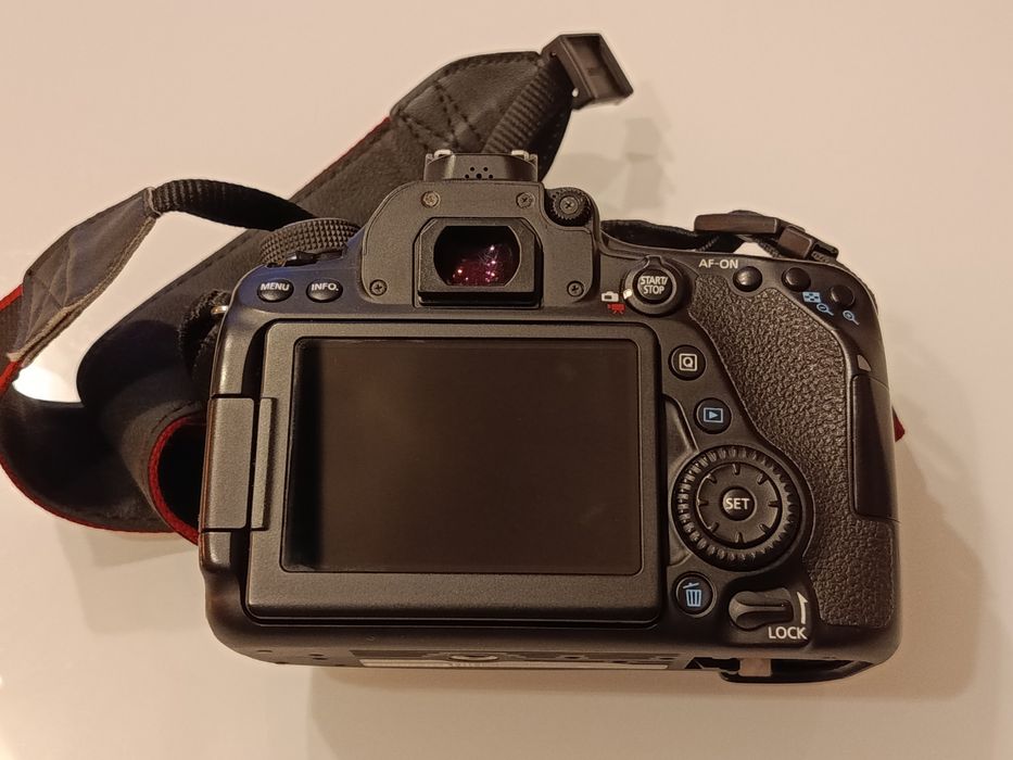 Canon EOS 80d""