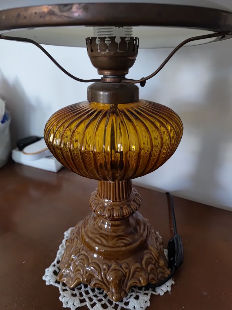 Stara lampa stołowa