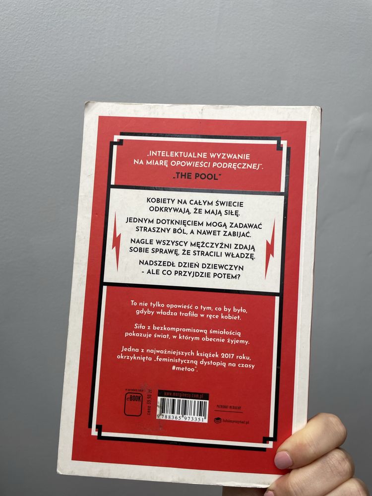 “Siła” Naomi Alderman powiesc feministyczna jak opowiesci podrecznej