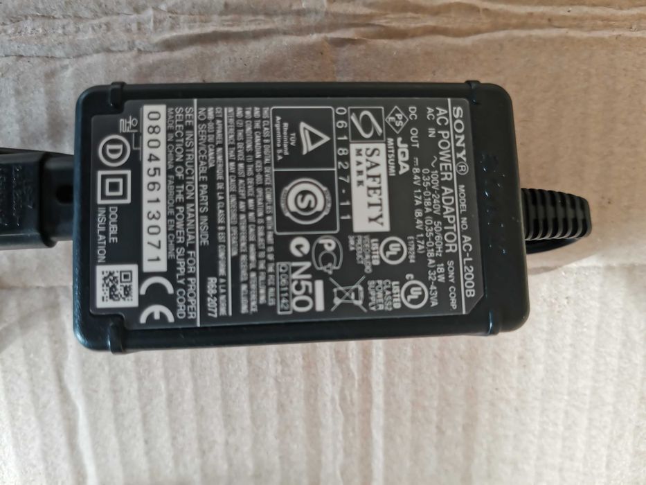 Блок питания Sony для видеокамер