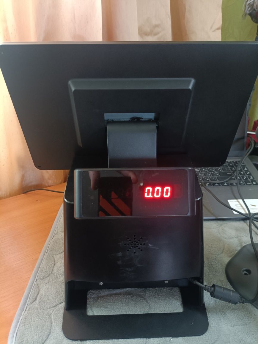 POS-терминал с встроенным чековым принтером  Сенсорный Windows POS