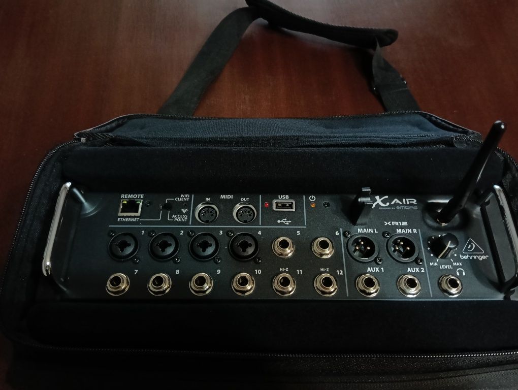 Mesa mistura digital behringer XR12