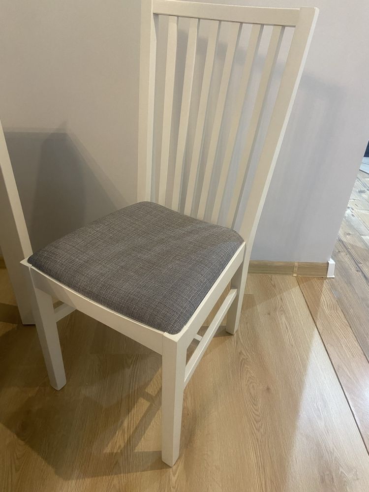 Stół z krzesłami stan idealny